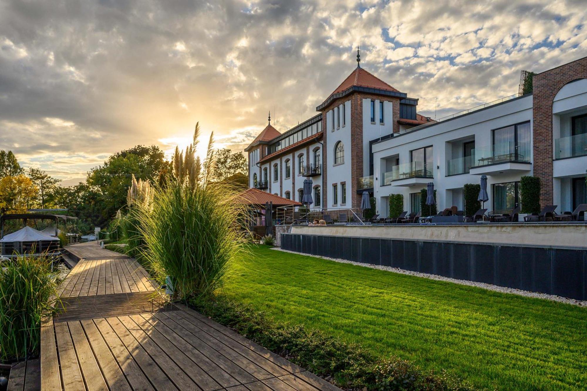 Bordur Wellness Hotel Superior Es Szonyegmuzeum Békésszentandrás エクステリア 写真